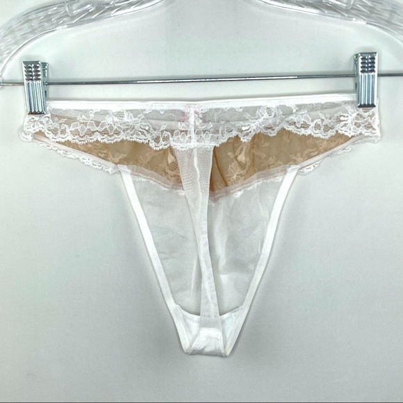 Vintage Victoria Secret White Lace Bra and Throng Panty Lingerie Set Sz 34D/M - Picture 8 of 12